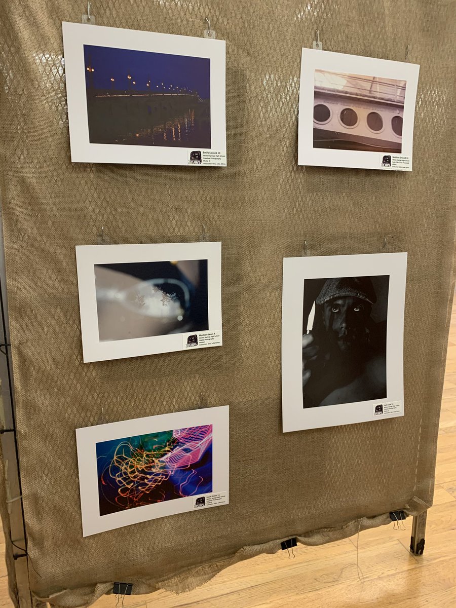 Petes_dragons's tweet photo. WSHS Celebrates the Visual Arts: Ms. Athos just set up at the Oviedo Mall. There is a big display of work from High Schools in the 2021 SCPS High School Art Show! It’ll be open starting tomorrow, Thur, January 14 through Tuesday, January 19!  GO BEARS! @BearNationWSHS https://t.co/JQYuPwPOVK