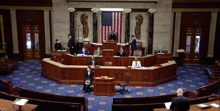 CadenaUSA's tweet photo. La Cámara de Representantes aprueba el segundo ‘impeachment’ a Trump 
#EstadosUnidos #Capitol #capitolio #TrumpCoupAttempt #ImpeachTrump #impeachment https://t.co/Bu6K3M10Yn