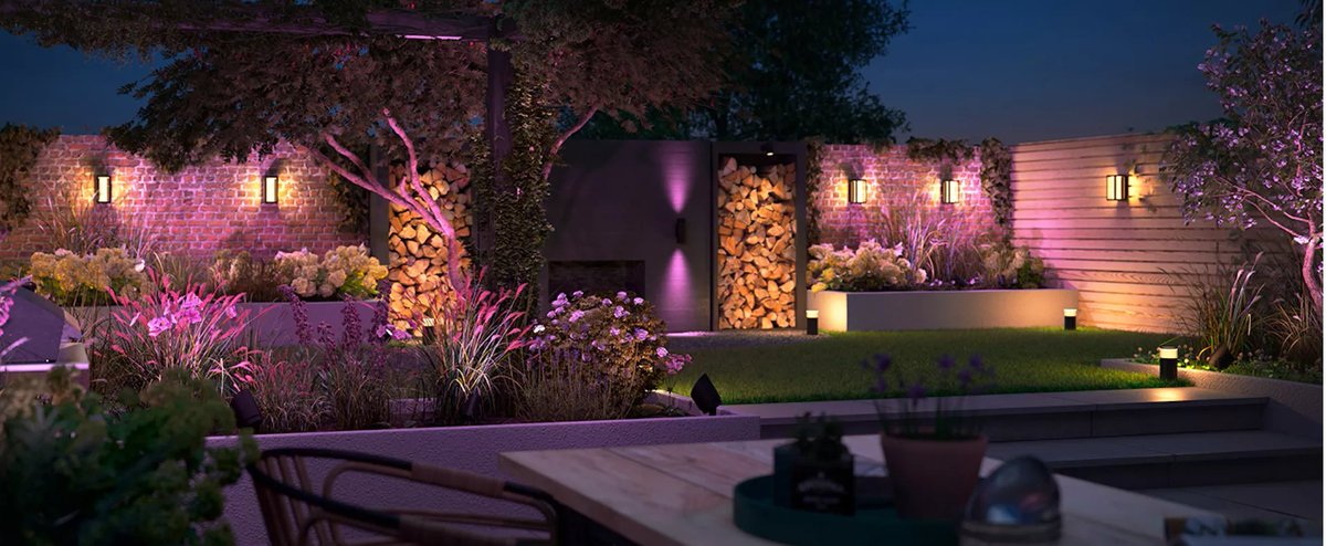 1brightscape's tweet image. The Phillips HUE show garden💡💡💡