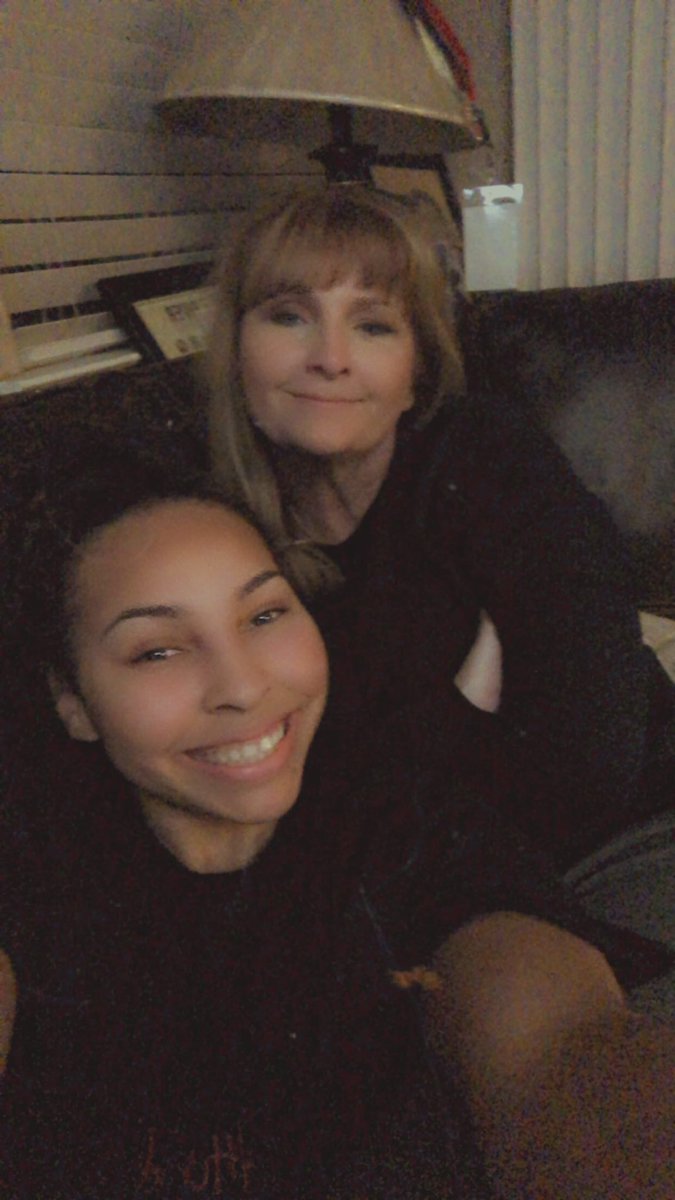 Maakkaayyllaa2's tweet photo. SCREAMING HAPPY BIRTHDAY TO MY BEAUTIFUL MAMA❤️ thank you for always being there for me and showing me the right path! you are the strongest woman i know and never fail to amaze me! i love you so much have a great day i will see you soon❤️❤️ @Dlewis1302 https://t.co/48hm1pCIdQ