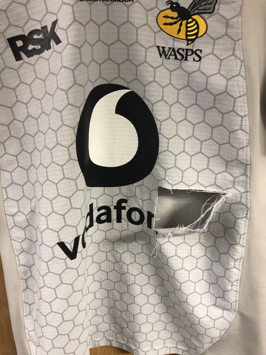 WaspsKitMan's tweet photo. Kitman Clearout. Mr Young accidentally broke his shirt at the Rec last Friday. If anyone would like to give this poor shirt a new home, Like Follow and Retweet #everykitmanknows Wales 🏴󠁧󠁢󠁷󠁬󠁳󠁿Harry will pick a winner on Sunday. Happy Wednesday everyone 🍷🍷 https://t.co/lOdVfXoQcx