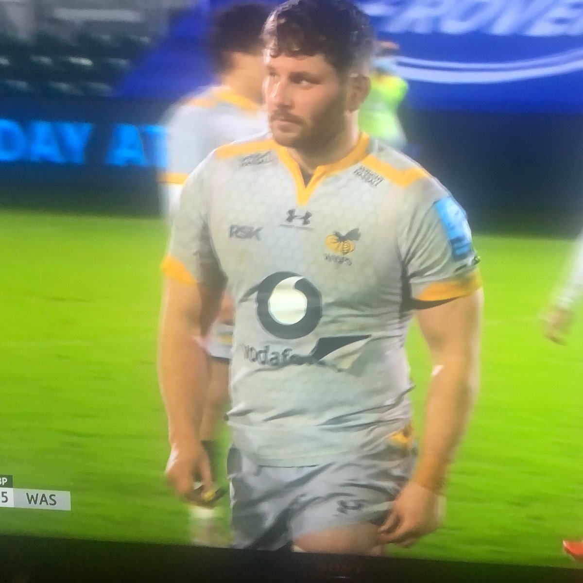 WaspsKitMan's tweet photo. Kitman Clearout. Mr Young accidentally broke his shirt at the Rec last Friday. If anyone would like to give this poor shirt a new home, Like Follow and Retweet #everykitmanknows Wales 🏴󠁧󠁢󠁷󠁬󠁳󠁿Harry will pick a winner on Sunday. Happy Wednesday everyone 🍷🍷 https://t.co/lOdVfXoQcx