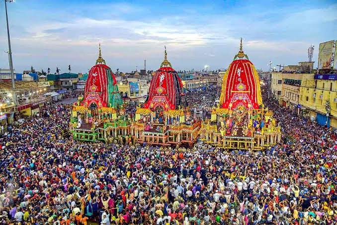Uttarayana Yatra of  #OdishaIn Odisha, any festival is first to be celebrated at Puri in Jagannath Temple. Makar Sankranti is observed as Uttarayana Yatra of Lord Jagannath with lots of love, devotion and infinite faith, people offer a special kind of newly harvested rice.