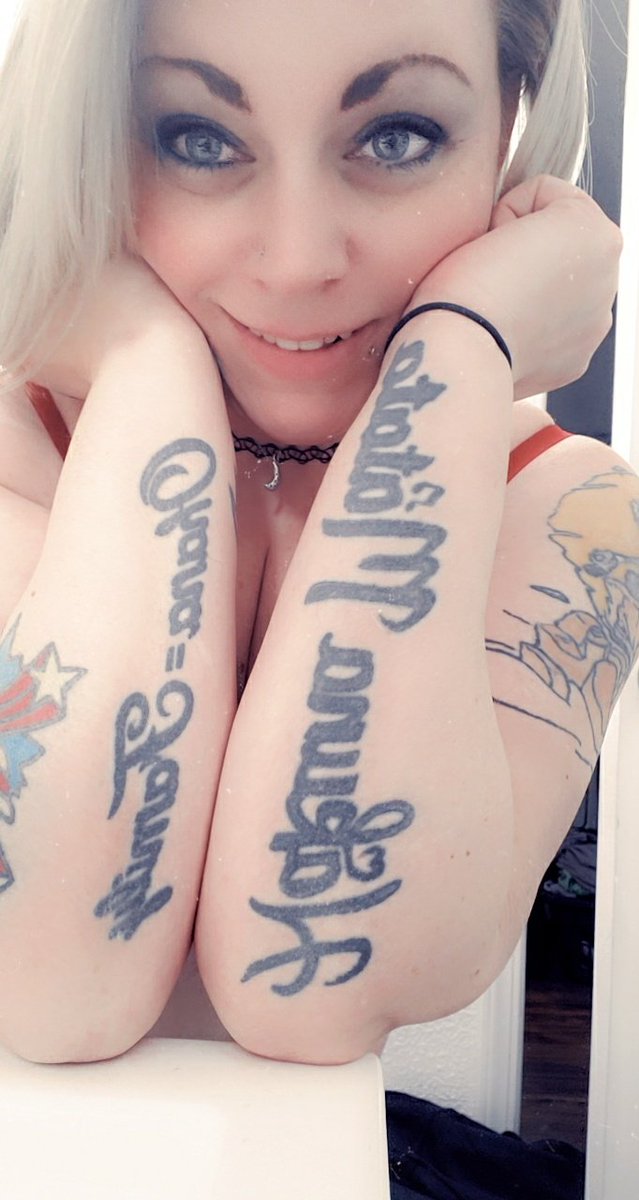 DeppRoxy's tweet photo. Inked momma ❤  looking for some new friends or some company 💗💋🍑   top 31% #milf #thick #inked #inkedmomma #inkedmom #onlyfans #sellingcontent #sellingpanties #brighteyes https://t.co/xjynk5ot8d https://t.co/w2nJmVb3b2