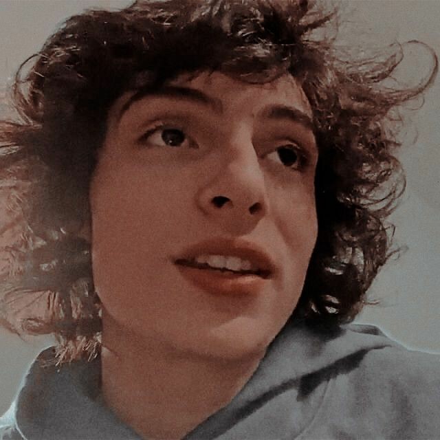 Frasesesthetic's tweet photo. @affectgkay @gessicakayane Finn wolfhard https://t.co/MWIs6BV99Q