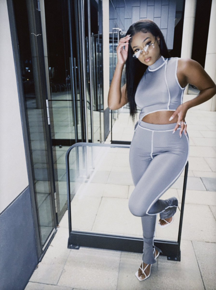 _black_goddess1's tweet photo. I can be your sunshine ✨ https://t.co/MqO3GCTR1U