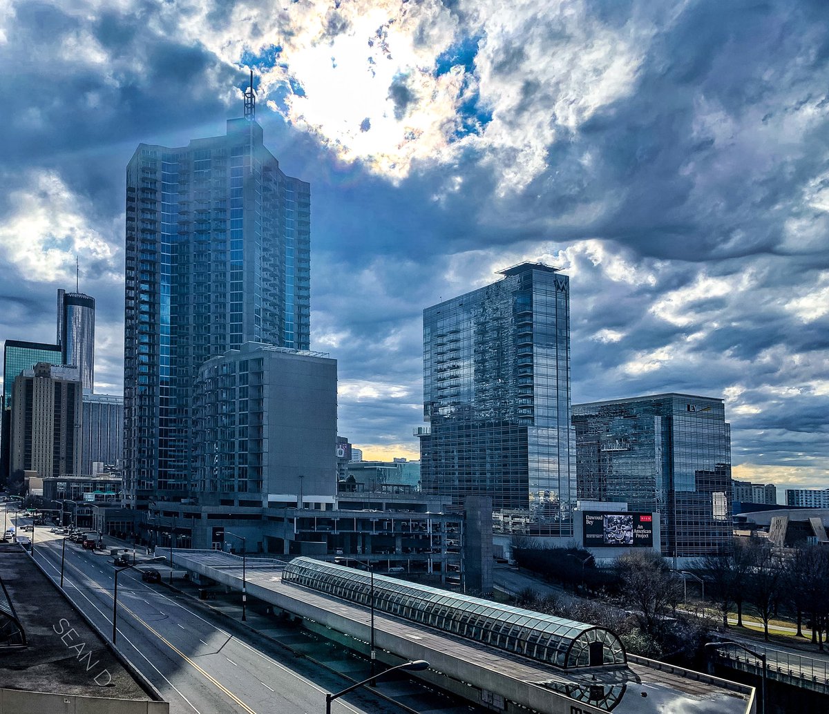 Clouds over Downtown ATL at 2:25 🏙⛅️  @seand6711 @discoveratlanta #atlanta #architecture #bluesky #streetphotography #cloudscape #winter #photography #landscape #reflection #cloudy #seethisatlanta #skyscraper #exploreatlanta #cityofatlanta #visitgeorgia #cityscape