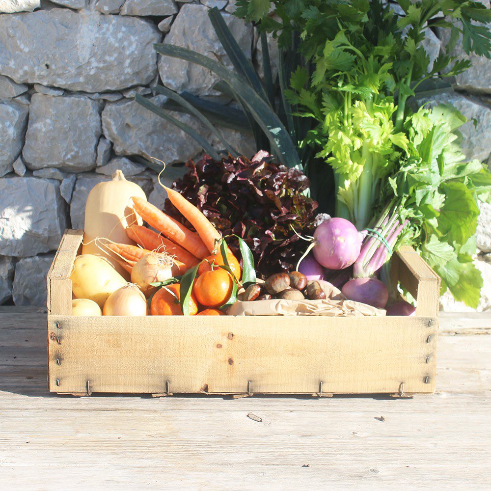 supermarket223's tweet photo. Après un long Absence, nous sommes enfin de retour avec des nouveaux produits . Désormais on vous proposes des box de légumes et Fruits 100% Bio . 
Commendes et vous êtes livré chez vous ou au Bureau 
Tel : 76085808 https://t.co/2Ml9rEKu9q