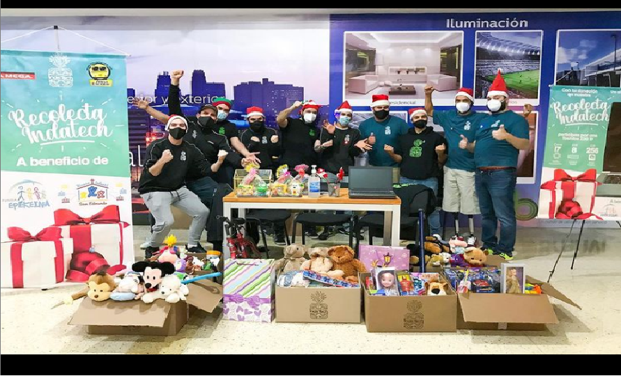 zonaescolar's tweet photo. Para cerrar el #2020 realizamos junto a Indatech y @ManuelSilvaH una Recolecta de Juguetes y logramos brindarle a los niñitos de @fundaepekeina y #MiniRise unas bonitas navidades y feliz año. +INFO: https://t.co/NqaXpD9Nyp #Yeah #Venezuela https://t.co/u3cFb2Y8hn