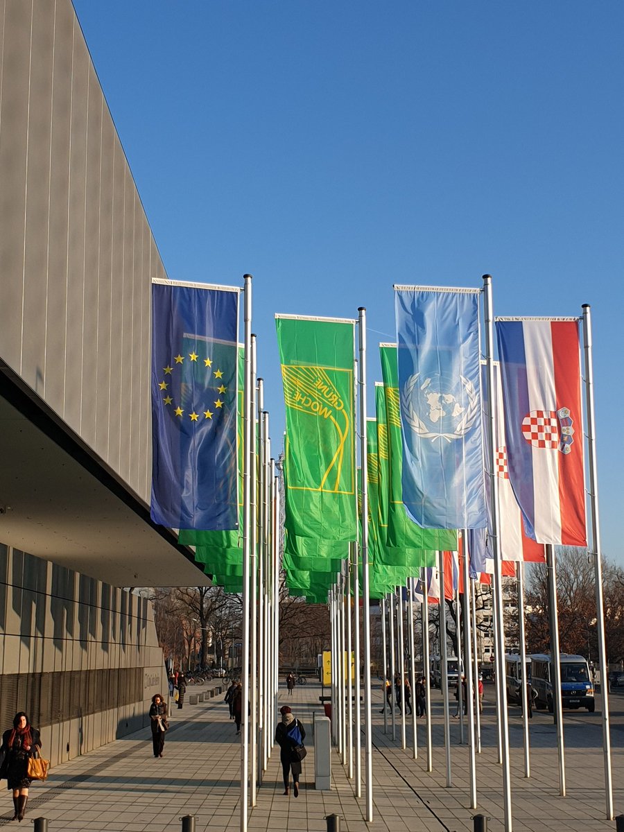 louhinzen's tweet photo. This was in 2020, pre-COVID:
Full day kicks off @ Global Forum for Food and Agriculture #GFFA 🌐 - feels a bit like the 'Davos' of agri-food policy makers & shapers (- the snow and 🗻) + just next door the International Green Week @gruenewoche #IGW2020 https://t.co/iHOrWj9z0M https://t.co/LrBhBe8f8u
