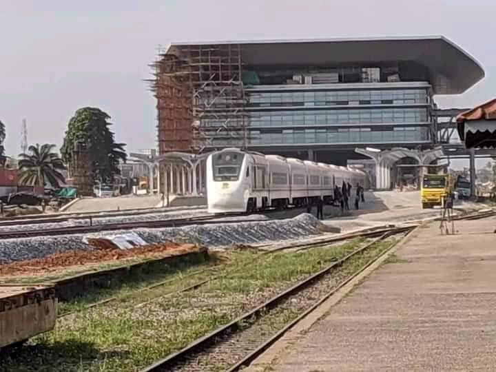 GaniyuMaroof's tweet photo. #FGatWORK
#PMBisWORKING..
This is a Train Station nearing completion at Ebute Metta, Lagos State, Nigeria.
Yet those people who raped Nigeria blue and black will look us in the face and tell us that the problem of Nigeria Is PMB.
#NextLevelAssured https://t.co/8BPejX52Sc