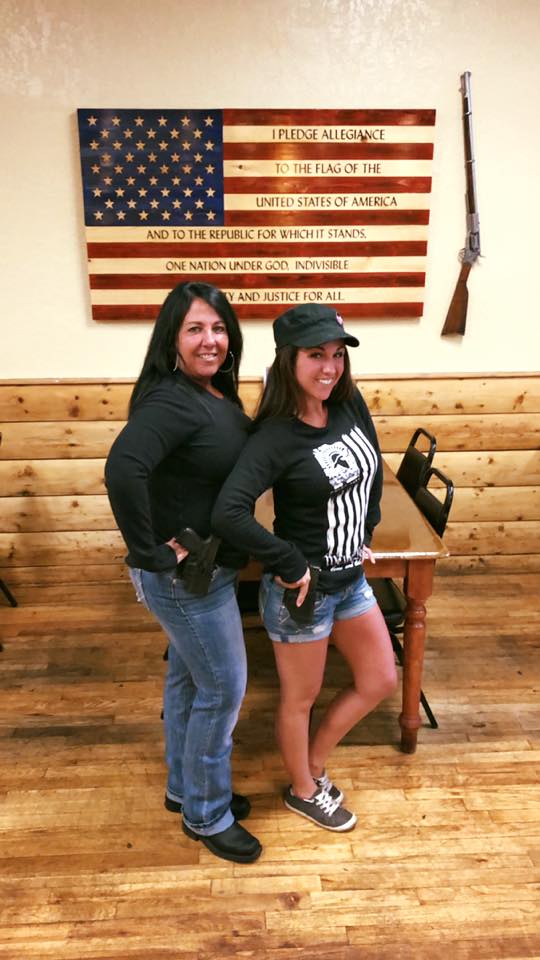 DoesntOr's tweet photo. @Buon_Fresco @riotwomennn @ColoradoSun @laurenboebert @esquire They do look so much alike! Apparently she's also a waitress at Shooter's Grill, which from what I understand is owned by Boebert? https://t.co/lzTpWssCNt