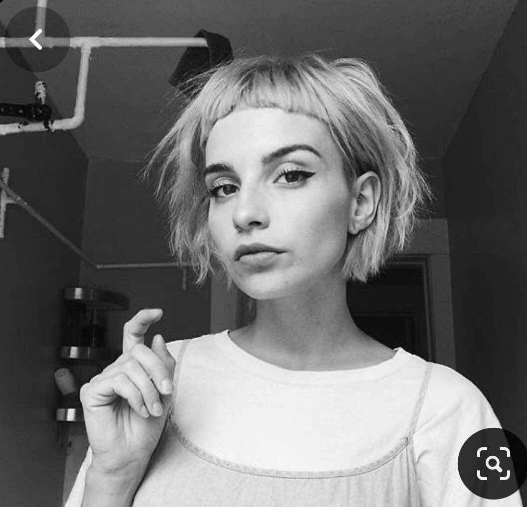 elinederoeck's tweet photo. Ik ben op zoek naar een model waarbij ik een kort kapsel mag knippen in maart voor mijn examen, met daarna een fotoshoot in Antwerpen.  Ben je geïnteresseerd of ken je misschien iemand stuur dan een dm. Retweeten mag altijd. Merci :)) https://t.co/c68g3gjmyM