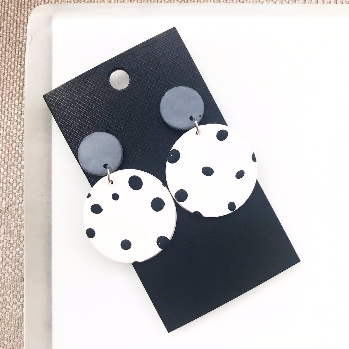 83_Jewellery's tweet photo. Grey is my thing right now 💁🏻

#pantone2021 #handmade #handmade_hour #earrings #statementjewellery https://t.co/rDXAyX8uCB