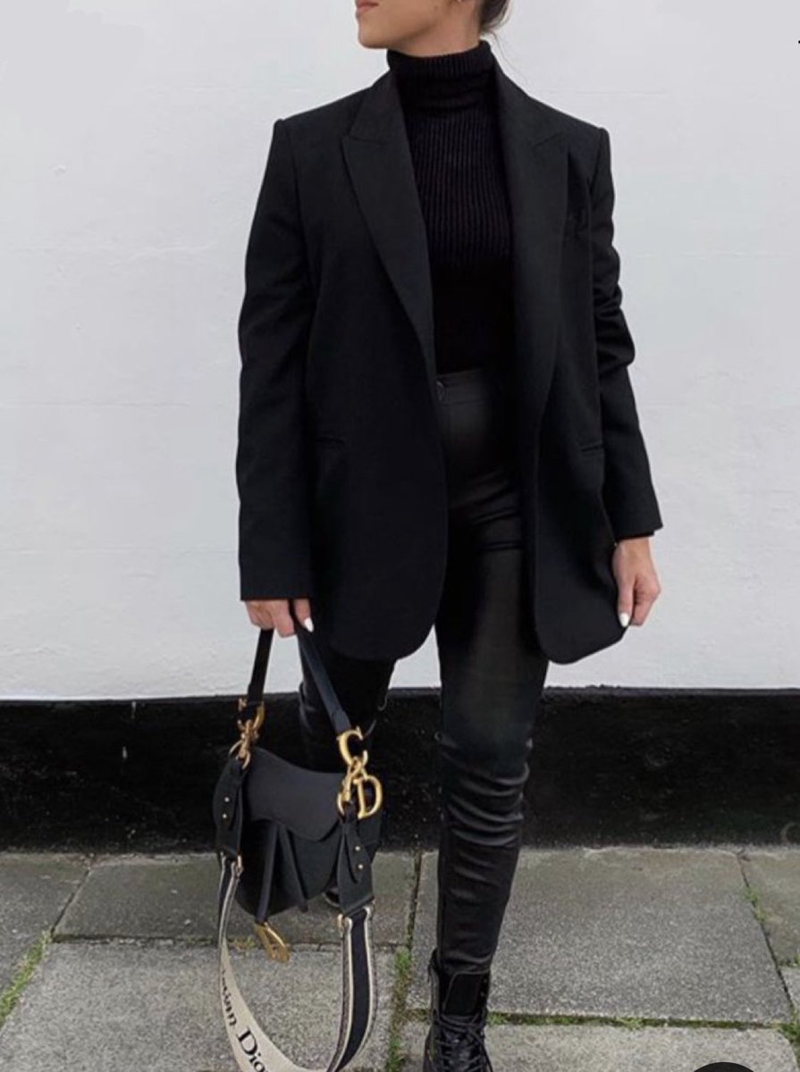 r___lrrrrrrr's tweet photo. La tenue dans      La tenue une fois
Ma tête :                  Portée : https://t.co/5VCTkeOHbd
