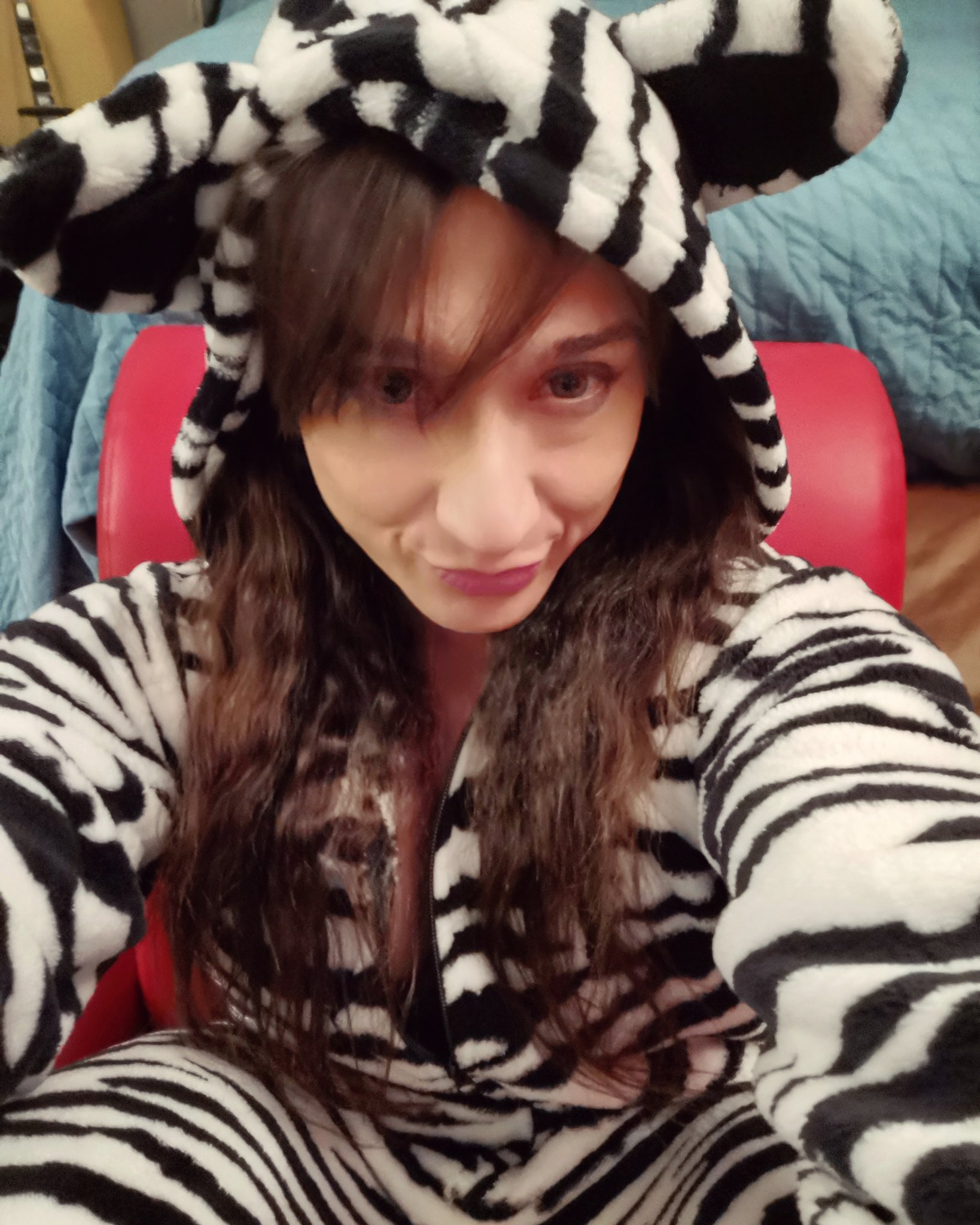 4 pic. Chica peluche 🦓🦓😋🤣🤣🤣 https://t.co/6tMR22F3Gy