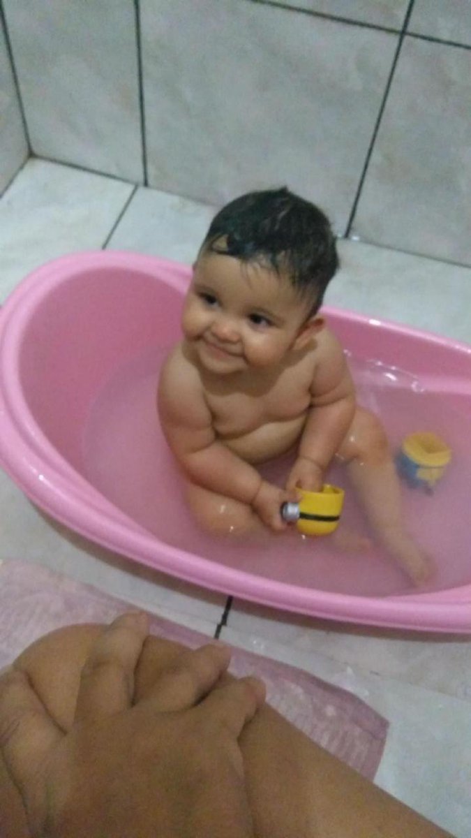 spidercomicss's tweet photo. gente estamos sendo despejados e temos até o dia 16 pra sair do aluguel, vamos dormir na rua com minha irmã de 1 aninho e meu irmão de 11 anos, nao temos a quem pedir abrigo minha mãe ta desesperada pq só tem um leite pra minha irmã, acabou o seguro desemprego e nao temos nada+ https://t.co/LU32S93SBd