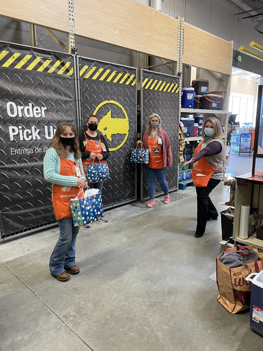 A shout out to the ladies at the Pro Desk @0172. Way to go Brandy, Faye and Janelle.