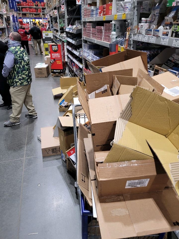 1676_s's tweet photo. Dougie Fresh with an AGGRESSIVE PRO Plumbing Pack-Down this morning! Making it Rain Cardboard and emptying the overheads! Thanks @josephcoscia5 for stopping by to recognize the Team! @AndrewsP26 @JaneenV_HRBP  @TweetUsR30 #store1676 #district1243 https://t.co/KlBcOoJkC8