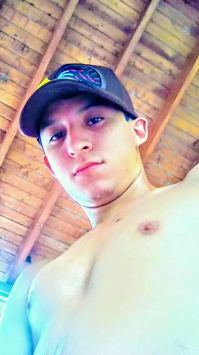 Estamos_Listas's tweet photo. Juan Carlos Galvis Galque (21 años, de Aguadas, Caldas). Presunto feminicida de Ma. Ángel Molina Tangarife, secuestrador de las hermanitas Molina Tangarife y agresor de la madre de las niñas —quien se encuentra hospitalizada por lesiones recibidas al momento del rapto. 

👇🏾🧵 https://t.co/0eTKgoq8fx