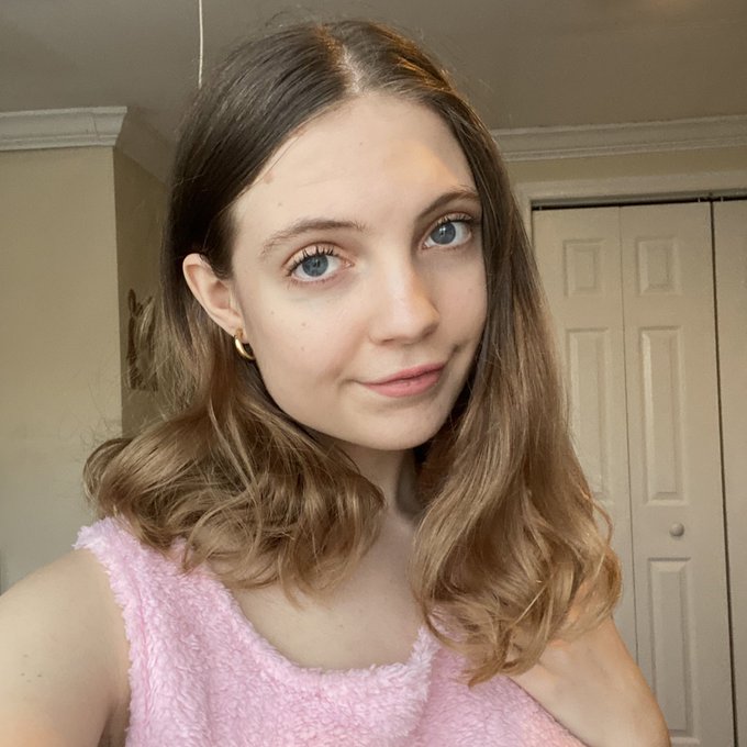 I know you&rsquo;re here for booty pics but I hope you don&rsquo;t mind a selfie today https://t.co/cGhKFigvVW