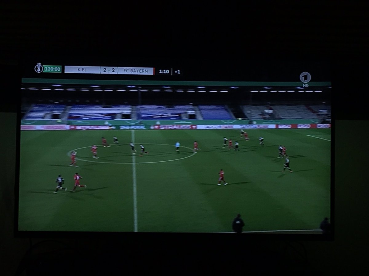 martyna_lin's tweet photo. Ich glaub das nicht!!!!! 
#11Meter - Kiel gegen Bayern?! Derbe!
😳🥳💥💫 
#DFBPokal #underdogs https://t.co/1422eGUZHw