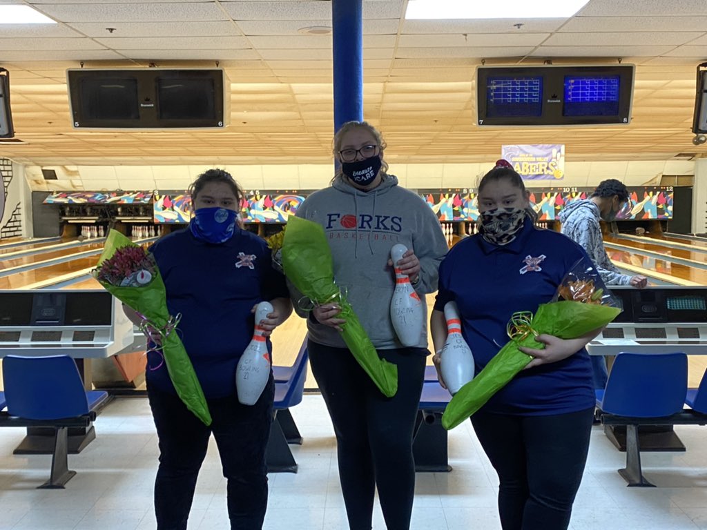 ForksAthletics's tweet photo. Nice job V Bowlers on senior night. Jess Hall rolled a personal best 186 and a team high 479 for our girls. Lakken Hall led our boys.  @halljozzlyn @jessica50425785 🎳 https://t.co/5pZ7cW6AER