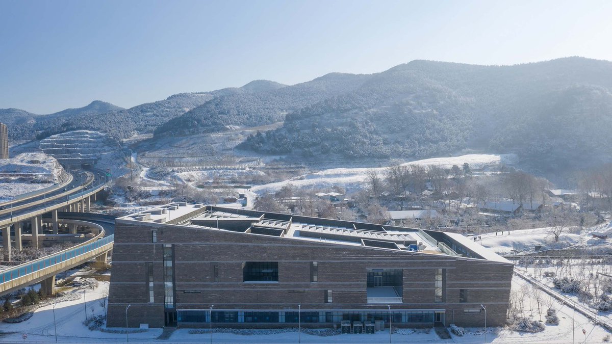 jamest55's tweet photo. A slanted roof is just one of the defining #architectural features of this #building.  https://t.co/x8ftI4BeUj https://t.co/MMV6viQEqx