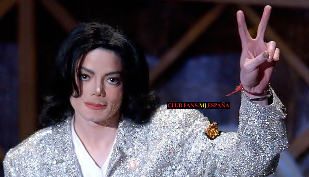 Tal día como hoy ( en el año 2002 ), Michael Jackson recibía de manos del cómico y actor Chris Tucker el premio Artista del Siglo en los American Music Awards.
#michaeljackson #Invincible #christucker #yourockmyworld #americanmusicawards #artistofthecentury #theone #kingofpop https://t.co/K1g1whGdhG