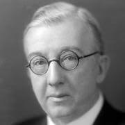 Le temps s’allonge. Rien ne se passe jusqu’à 3h30 du matin. L’ambassadeur des Etats-Unis, Leon Poullada, reçoit un coup de fil. A l’autre bout de la ligne, Mazoyer. Olympio est peut être réfugié dans l’enceinte de l’Ambassade des Etats-Unis.