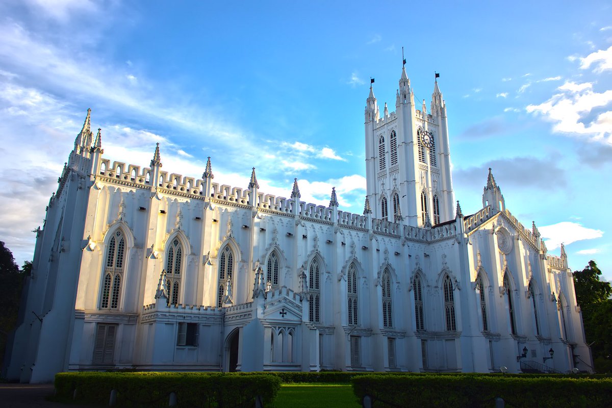 int_trad_arch's tweet photo. St. Paul’s Cathedral in Kolkata, India is an Anglican Church built from 1839 to 1847 to the design of Major William Nairn Forbes &amp; Architect C.K. Robinson. It is 75m(247ft) long, 25m(81ft) wide and 61m(201ft) tall. https://t.co/vhOQy1v9JY