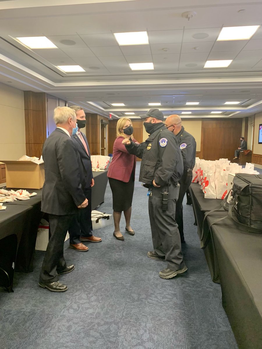 RepAshleyHinson's tweet photo. Continuing to show our support for the Capitol Police who risk their lives to protect us and defend our democracy every day. Thank you, @CapitolPolice! https://t.co/FS2o2KiP0z