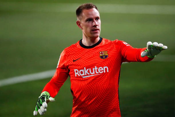 “Sujétame el cubata”