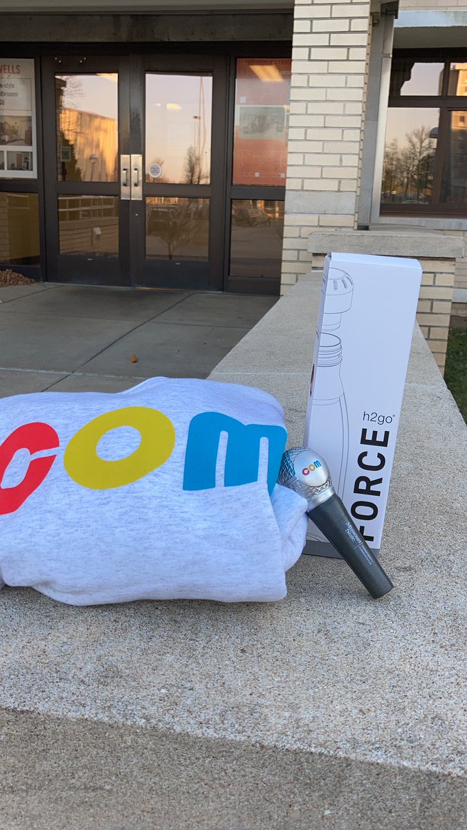 RedQueenKS's tweet photo. Thanks @MissouriState Communication department for the free stuff!!! #FREETEMS #college #Amazing https://t.co/F9m4Xq5JWG