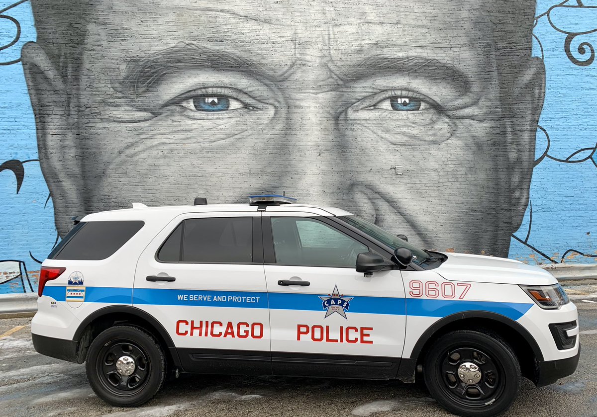 Chicago_Police's tweet photo. It’s ok to not be ok. We will always be here for you during these troubling times. If you need us, you can always call us. We will always be here. We will always answer the call.#CPDMediaCar #MentalHealthAwareness https://t.co/EuFsbu3kkZ