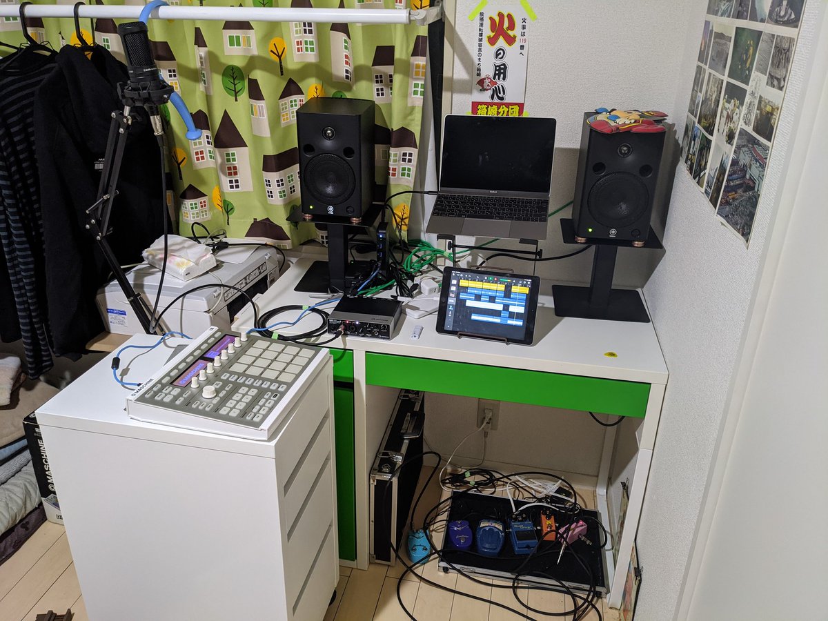 quickmen's tweet photo. 知り合いの方に、かなり安くスピーカー(YAMAHA msp5)とmaschine mk2を譲って頂いたので、DTM部屋を再構築しました! ますます音楽生活が捗りそうです😉 #DTMer #DTMerと繋がりたい #msp5 #maschine https://t.co/4vSsnCxrmI