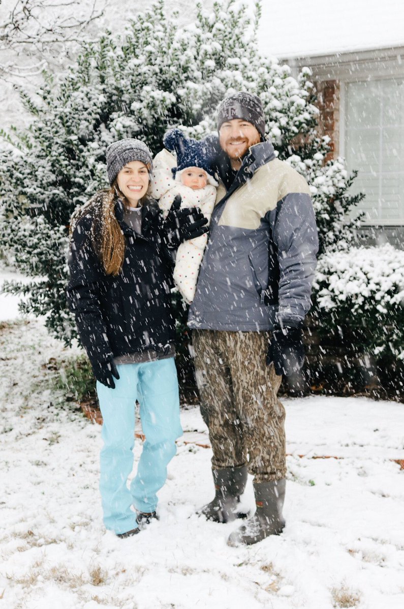rileywcooper's tweet photo. Avery’s first snow day! https://t.co/fqW9DO5Lc9