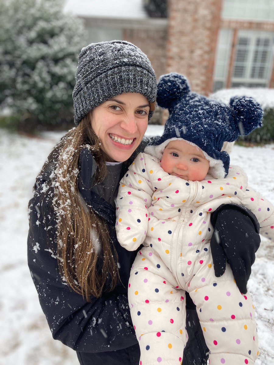 rileywcooper's tweet photo. Avery’s first snow day! https://t.co/fqW9DO5Lc9