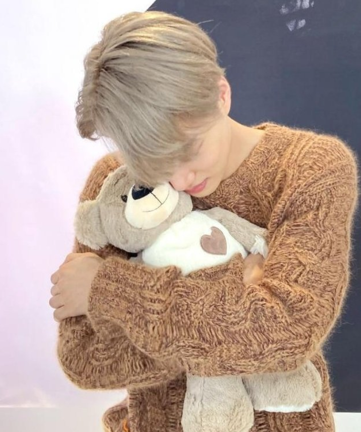 Exocbxcuts's tweet photo. Feliz aniversario Kai, te desejo toda a felicidade do mundo. Você é muito talentoso, uma pessoa maravilhosa. Tenho muito orgulho de ser sua fã. Você é um otimo dançarino, um otimo cantor e n tem o q reclamar de você. Aproveite muito o seu dia❤❤ #ArtistKaiDay #Happykaiday https://t.co/aLfmFxVd2w