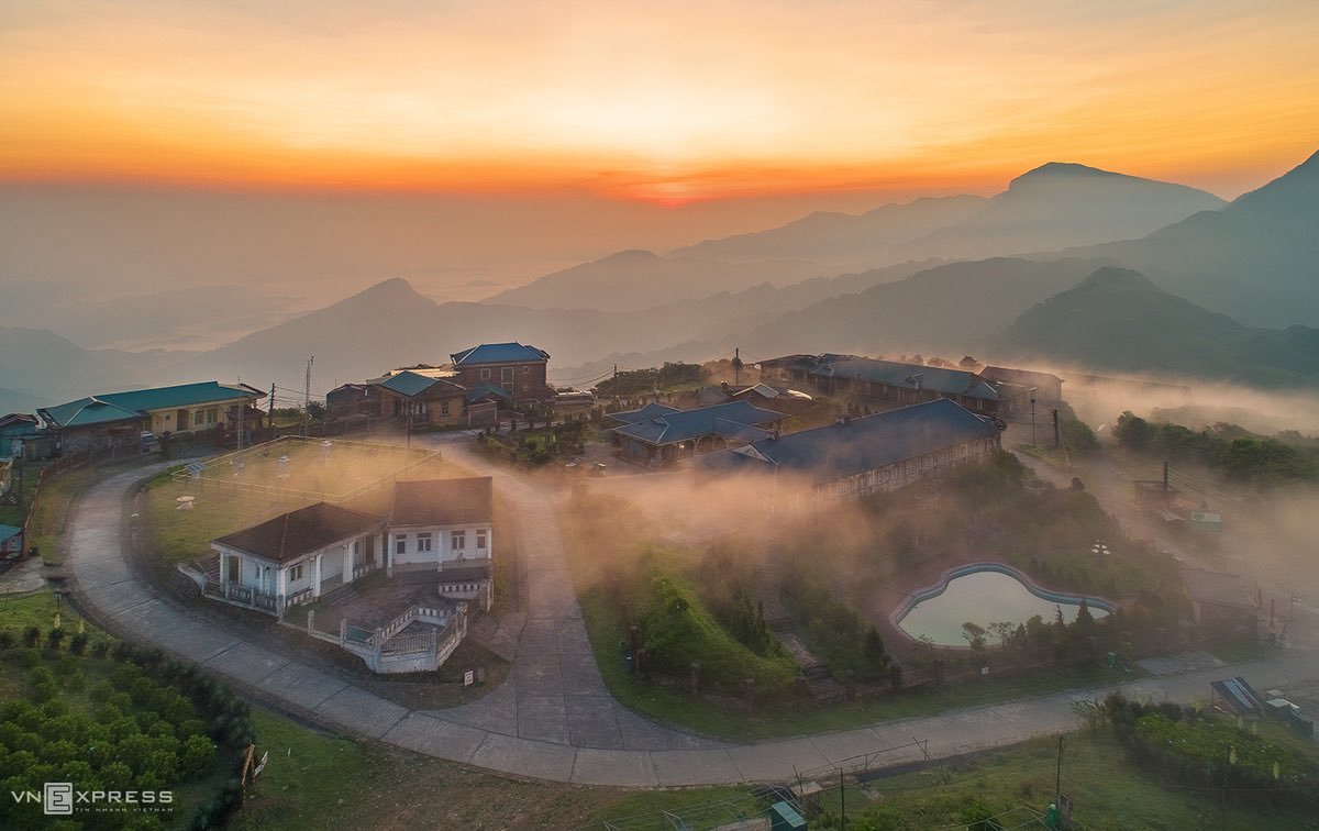 AWESOME_VN's tweet photo. Mẫu Sơn Summit, Điện Biên, Việt Nam
#Mauson #Summit #Vietnam #Dienbien https://t.co/cpqH5OCLgH