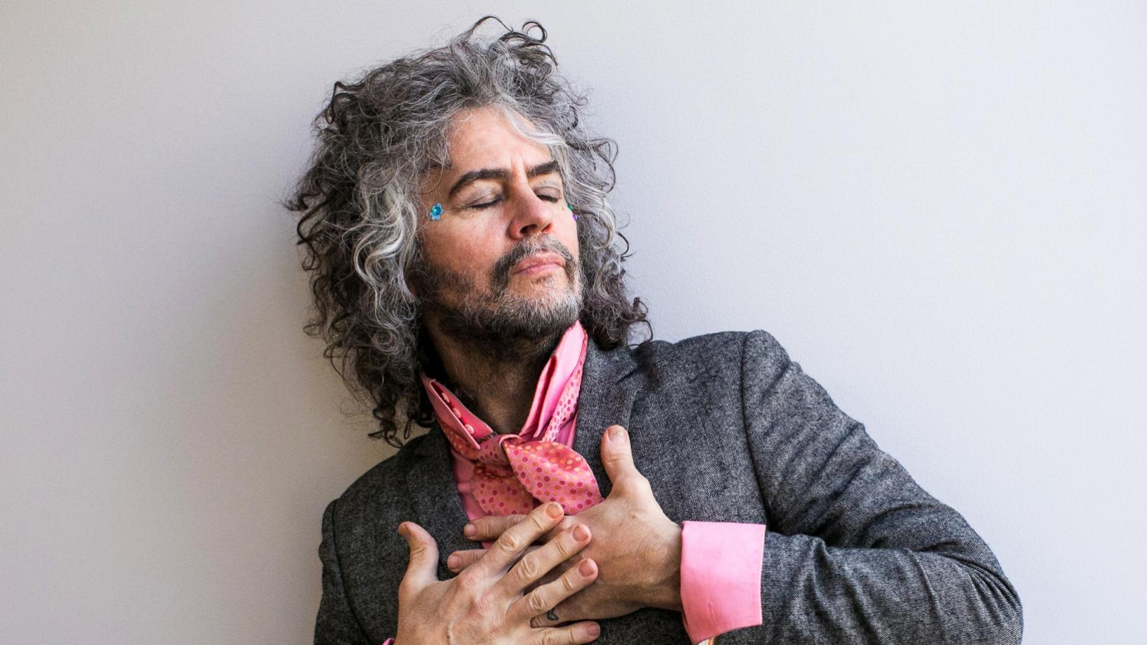 Happy Birthday Wayne Coyne!. El cantante y líder de los Flaming Lips hoy cumple 60 años.  