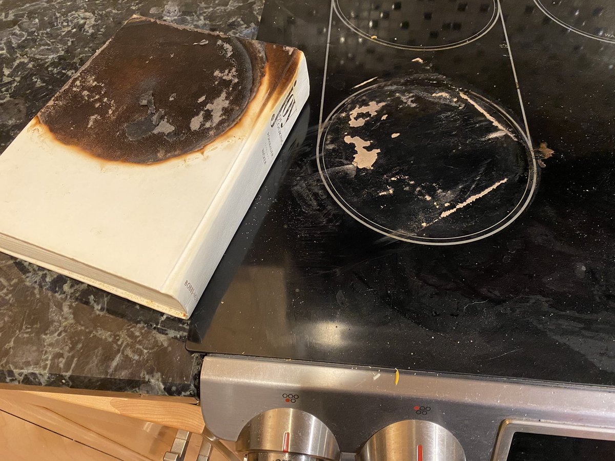 bioinformer's tweet photo. Thanks @SamsungUS - this ~10th time our stove has turned on bc of a light hip bump.
Maybe it’s a feature? 🤨
✅Turns on with hip bumps. No
Insanely dangerous.
Now headed for the landfill. #ProductDesignFail 😱
@TheJoyofCooking has a beauty mark though and we’re keeping it🥰 https://t.co/IzWH18K35j