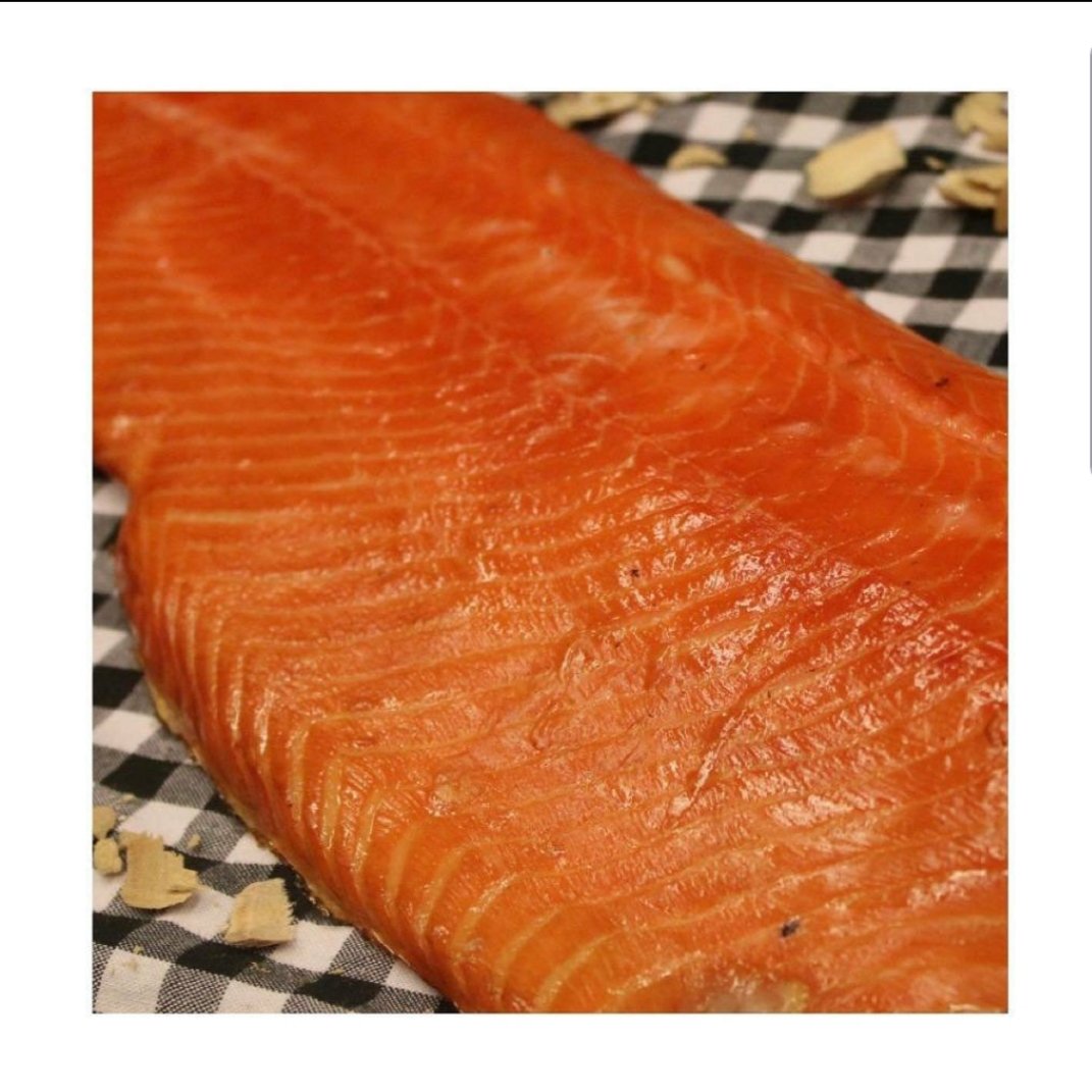 #zalm vers, koud gerookte of warm gerookt. Het is allemaal verkrijgbaar bij urkervisonline.nl #eatmorefish #gezondeten #online #bestellen #vis