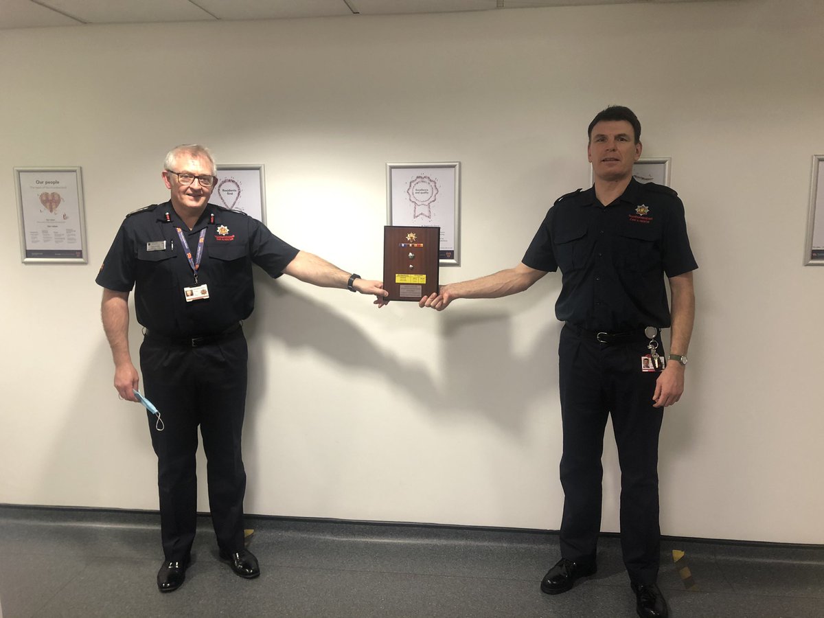NLandFRS_PO's tweet photo. My privilege to thank Ff Gareth Owen for his 30 yrs service with @NlandFRS and previously @WestMidsFire. A really popular and well respected Ff who will be a big miss to the service. Nice C19 secure catch up with #PegswoodRed too #KnockOffMakeUp #EnjoyYourRetirement https://t.co/MjvZDyL0PN