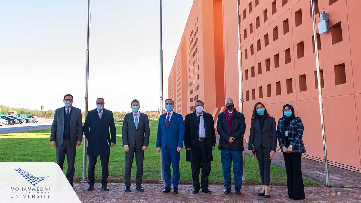UM6P_officiel's tweet photo. Today, we hosted in the campus of #UM6P in Benguerir, H.E #Michael_Cutts, Australia’s Ambassador to #Morocco. 

This visit was an opportunity to discover UM6P's ecosystem and discuss #opportunities for collaboration with #Australian universities. https://t.co/f7jxeiZWgZ