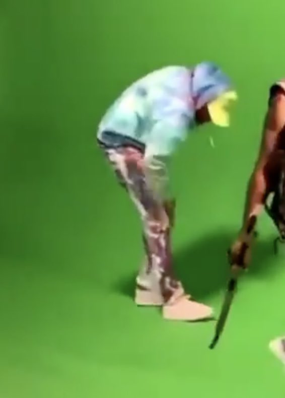 trvpcreez's tweet photo. @nuffsaidny Vro thought his knee cap was gone😂 https://t.co/306huRzy77