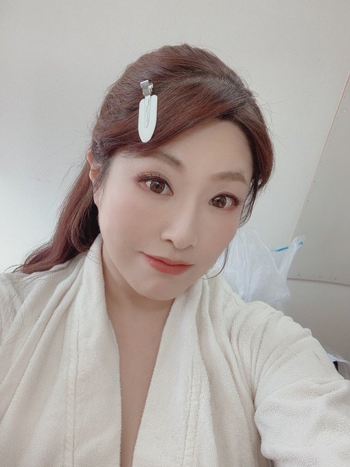 グローバルメディアさんの撮影でした。 おなじみのクルーみなさん、プロデューサーさん、監督さん、デビューからお相手してくた男優さん達、カメラマンさん、メイクさん長きに渡り本当にありがとうございました❤️ 最後はサプライズ泣かされた（笑） ステキで優しい現場。 感謝しております✨