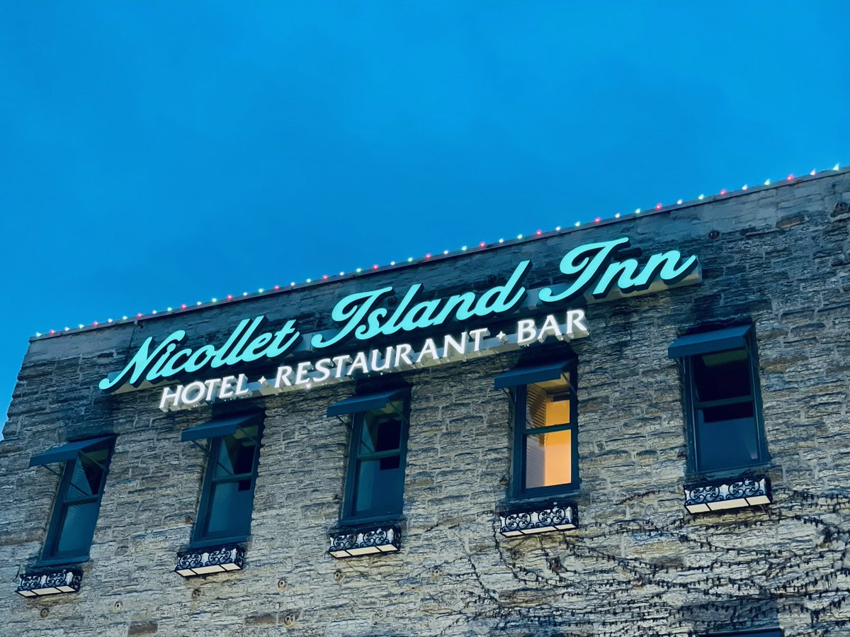 NicIslandInn's tweet photo. Be sure to take the time to slow down and enjoy the simple things in life ✨ dine-in options are also available at the Inn with safety guidelines in place, so give us a call or check out our website for more information! #NicolletIslandInn #NII https://t.co/7twUwsbHkP