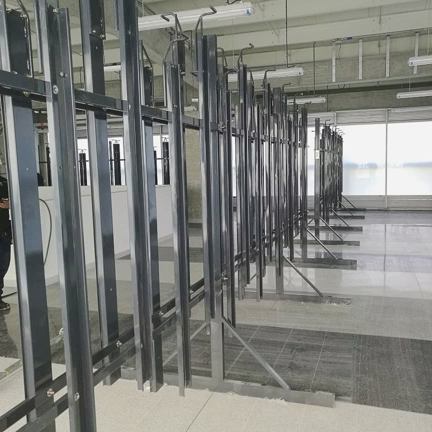 iParkColombia's tweet photo. 🚴🚴Fabricación e instalación de biciparqueaderos verticales tipo gancho y horizontales tipo 222 para el metro de Medellín en la estación Aguacatala con capacidad para 88 bicicletas. @iParkColombia @metrodemedellin
#iPark #metromedellin #Cyclepark #parqueo #bicis #medellin #bici https://t.co/GWMXTPrGJZ