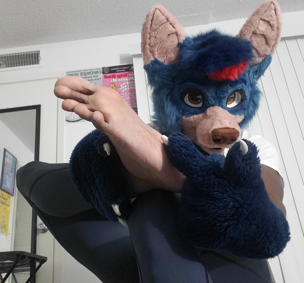 BatPeets's tweet photo. I'm sure you know what to do next #batpeets #fursuitbarefeet #malefeet https://t.co/GMC4PkebPM